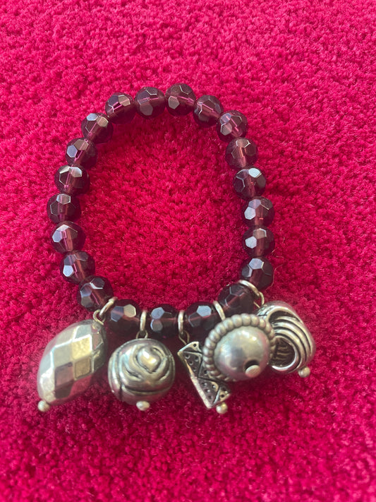 Bracelet Extensible avec Perles Grenat et Pendentifs Argentés