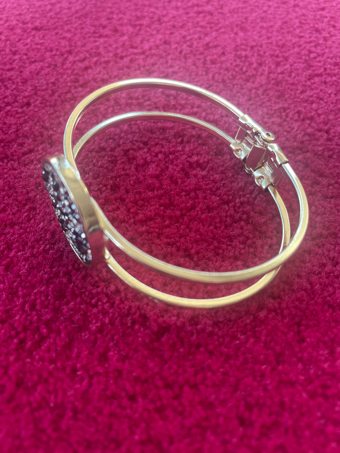 Bracelet Rigide Doré avec Strass Noirs et Blancs