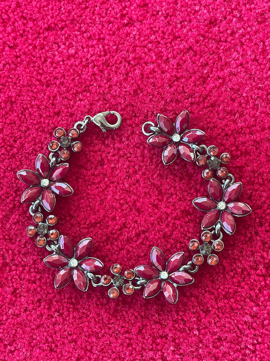 Bracelet Vintage Fleuri en Métal et Cristaux Rouges