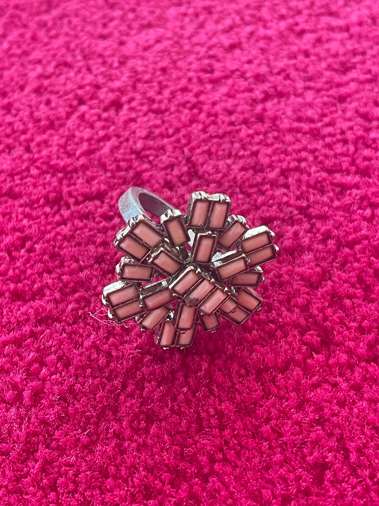 Broche Fleur Vintage avec Émail Rose