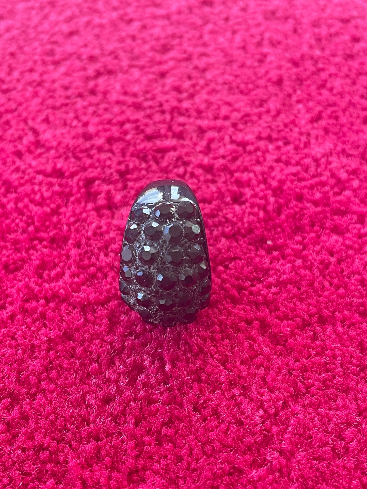 Bague Bombée Noire avec Strass