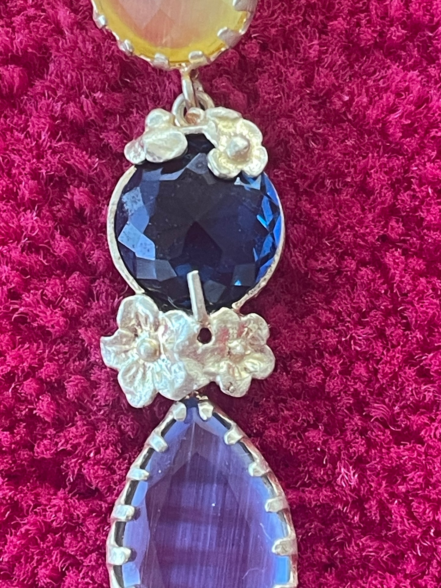 Boucles d’Oreilles Pendantes avec Pierres Colorées