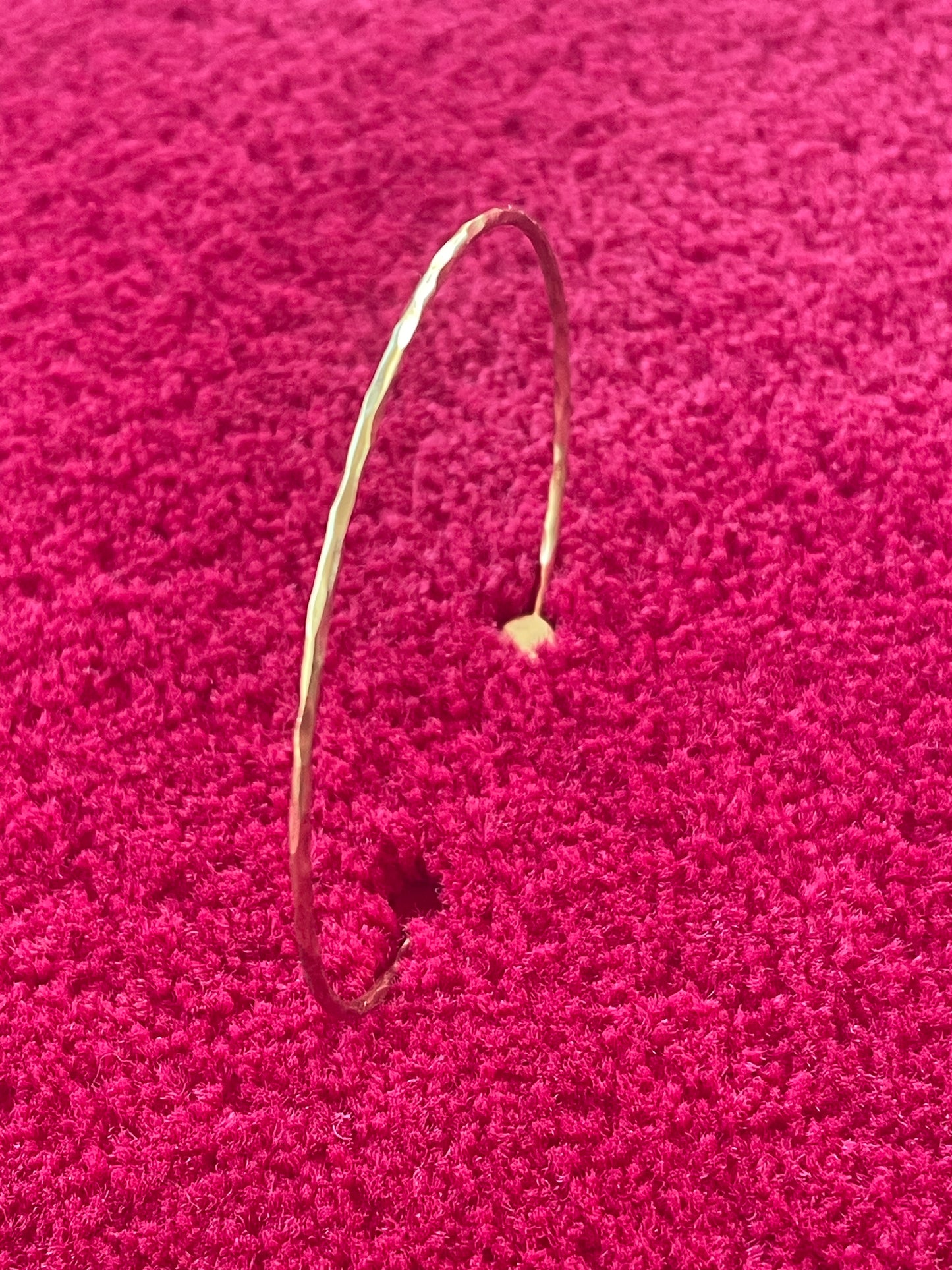 Bracelet Minimaliste en Métal Doré